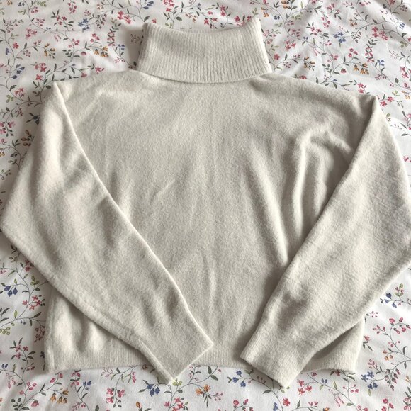 NWOT Aritzia Hush Knit turtleneck - Picture 2 of 3